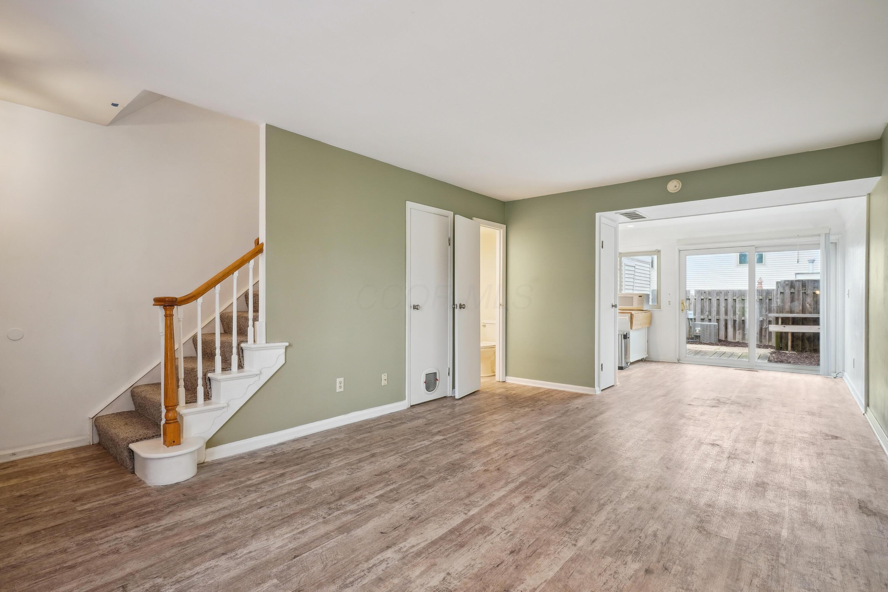 996 Chatham Lane #E, Columbus, Ohio image 9