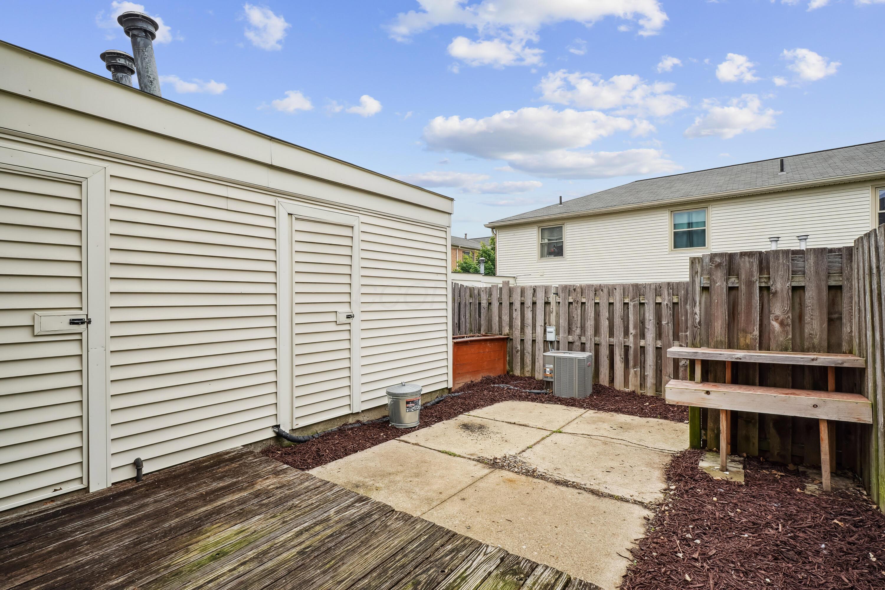 996 Chatham Lane #E, Columbus, Ohio image 15