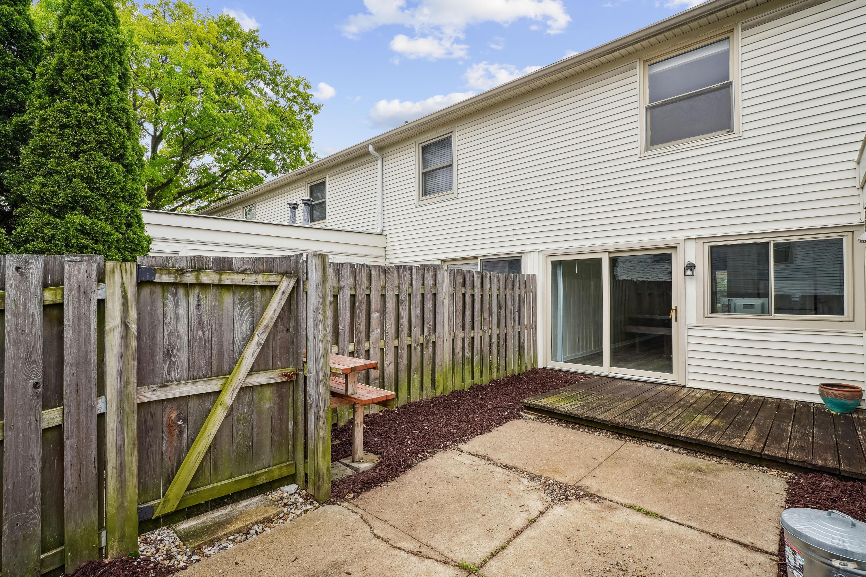 996 Chatham Lane #E, Columbus, Ohio image 17