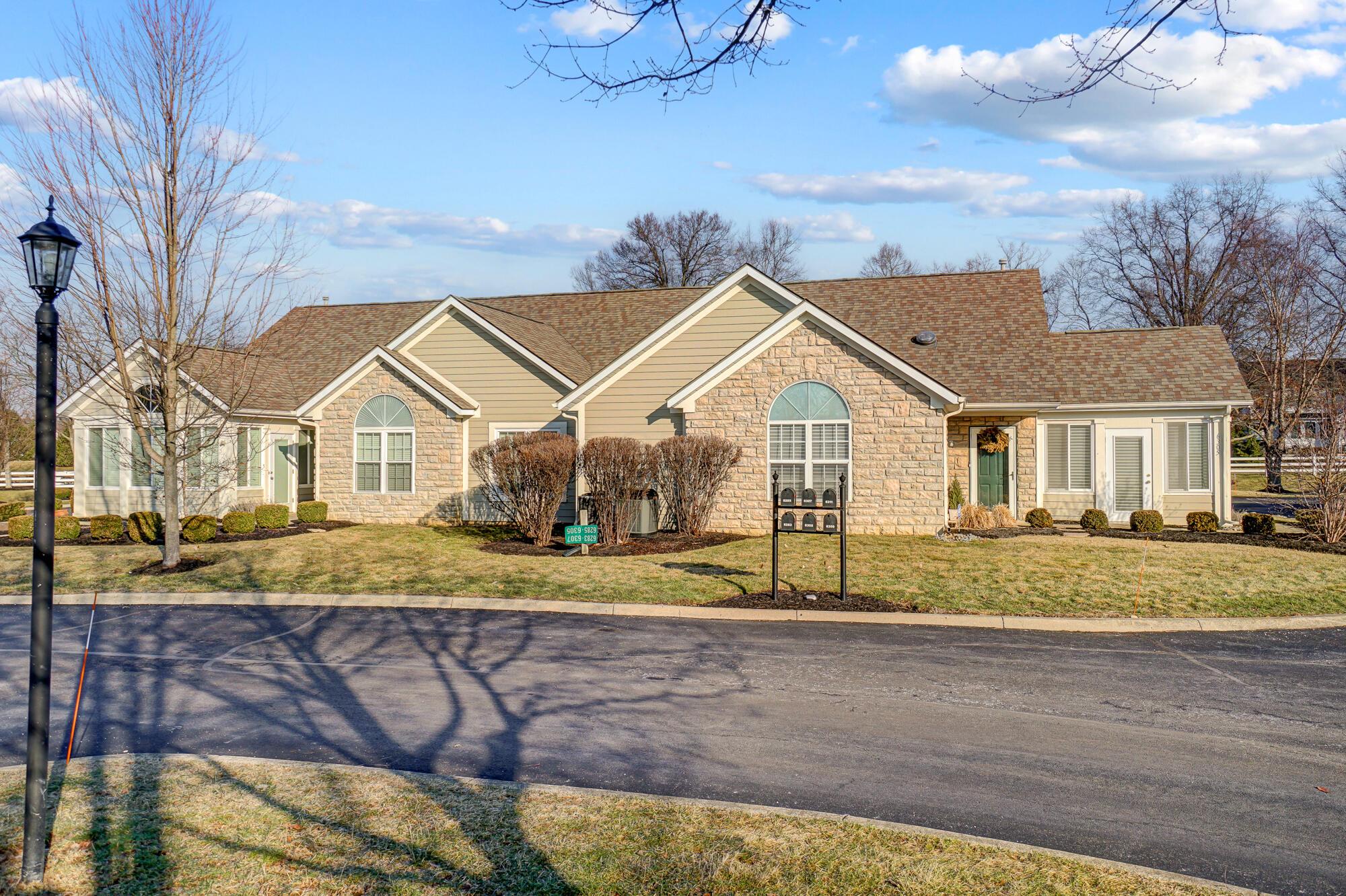 6305 Pinehurst Pointe, Westerville, Ohio image 1