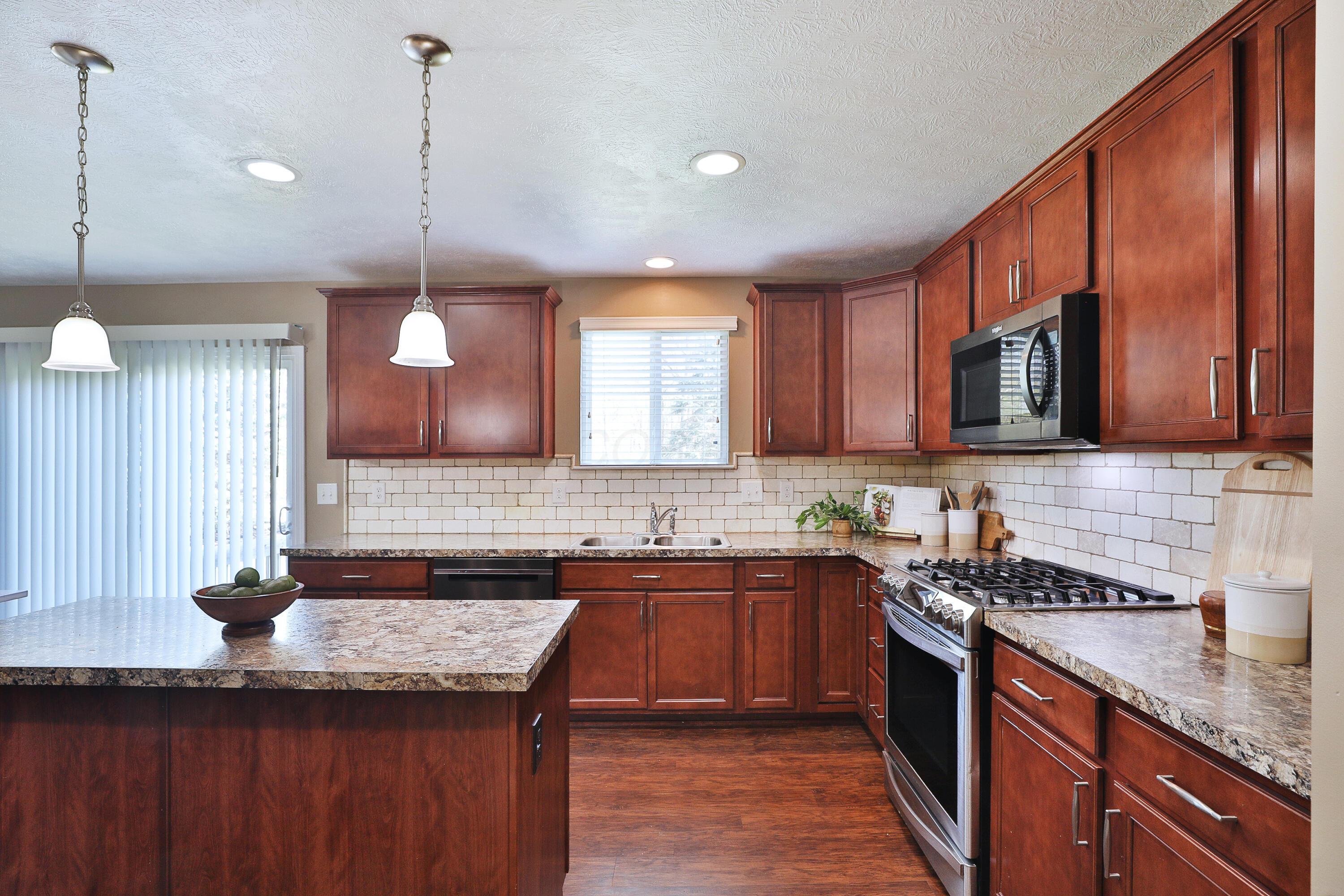 3935 Snowshoe Avenue, Grove City, Ohio image 16