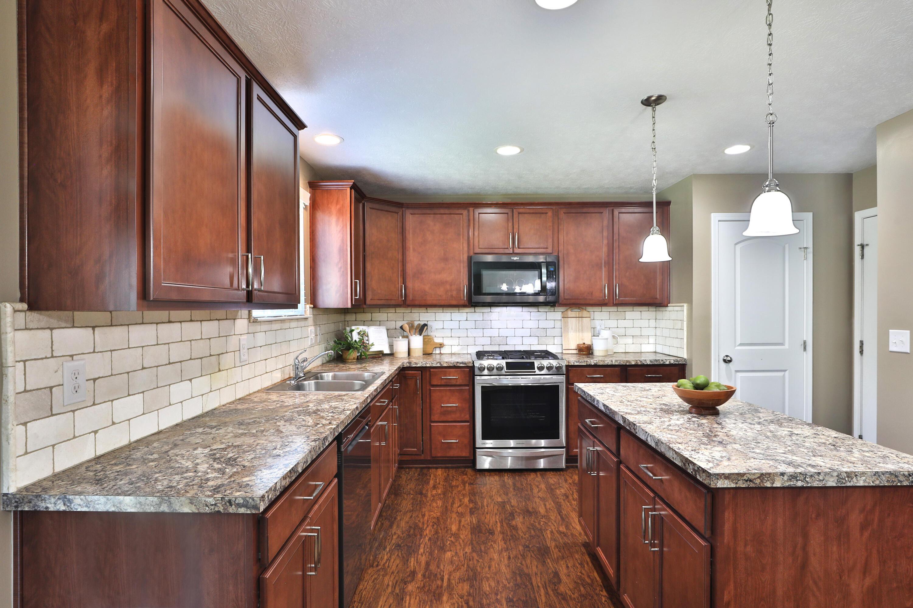 3935 Snowshoe Avenue, Grove City, Ohio image 20
