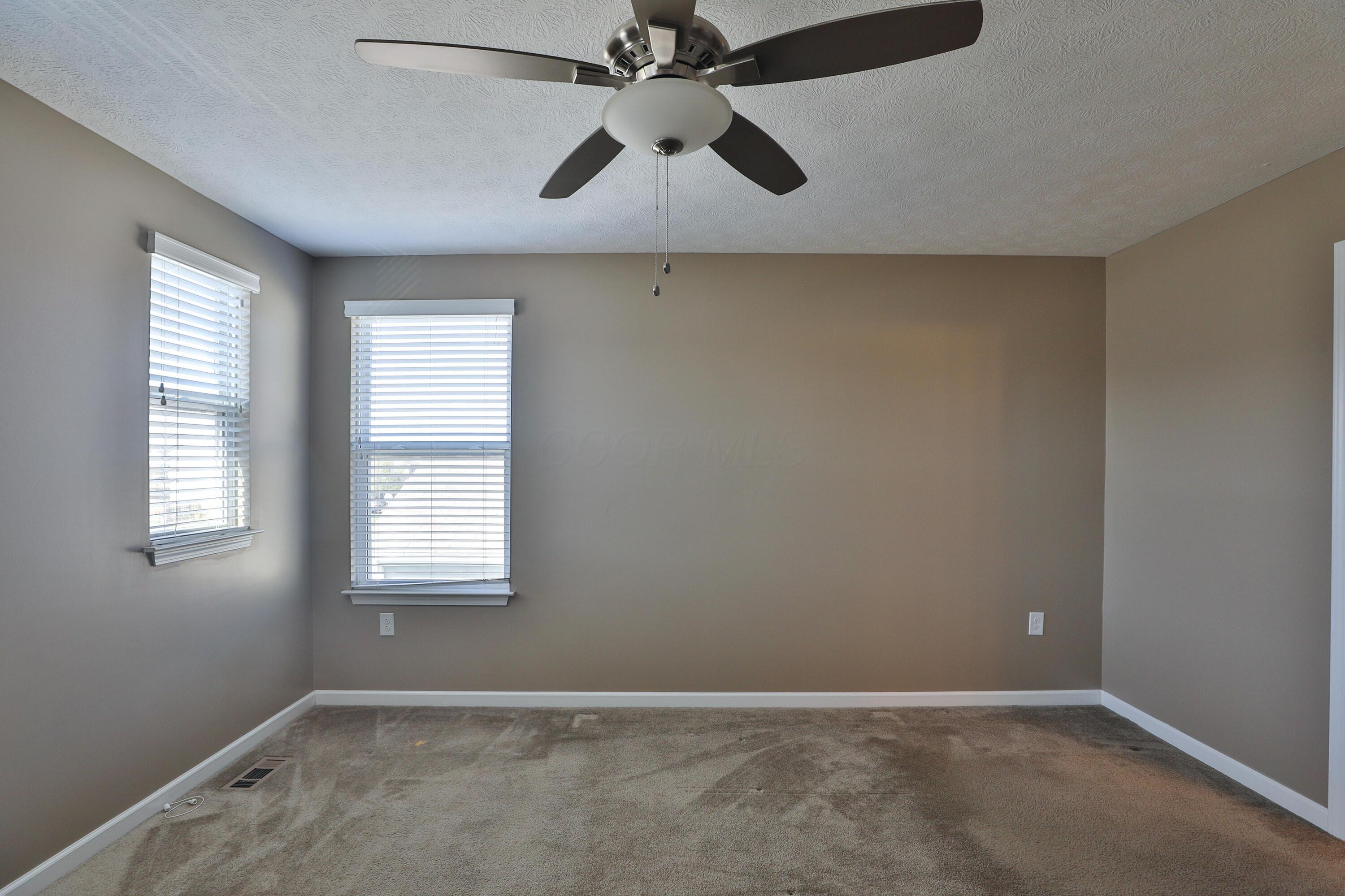 3935 Snowshoe Avenue, Grove City, Ohio image 32