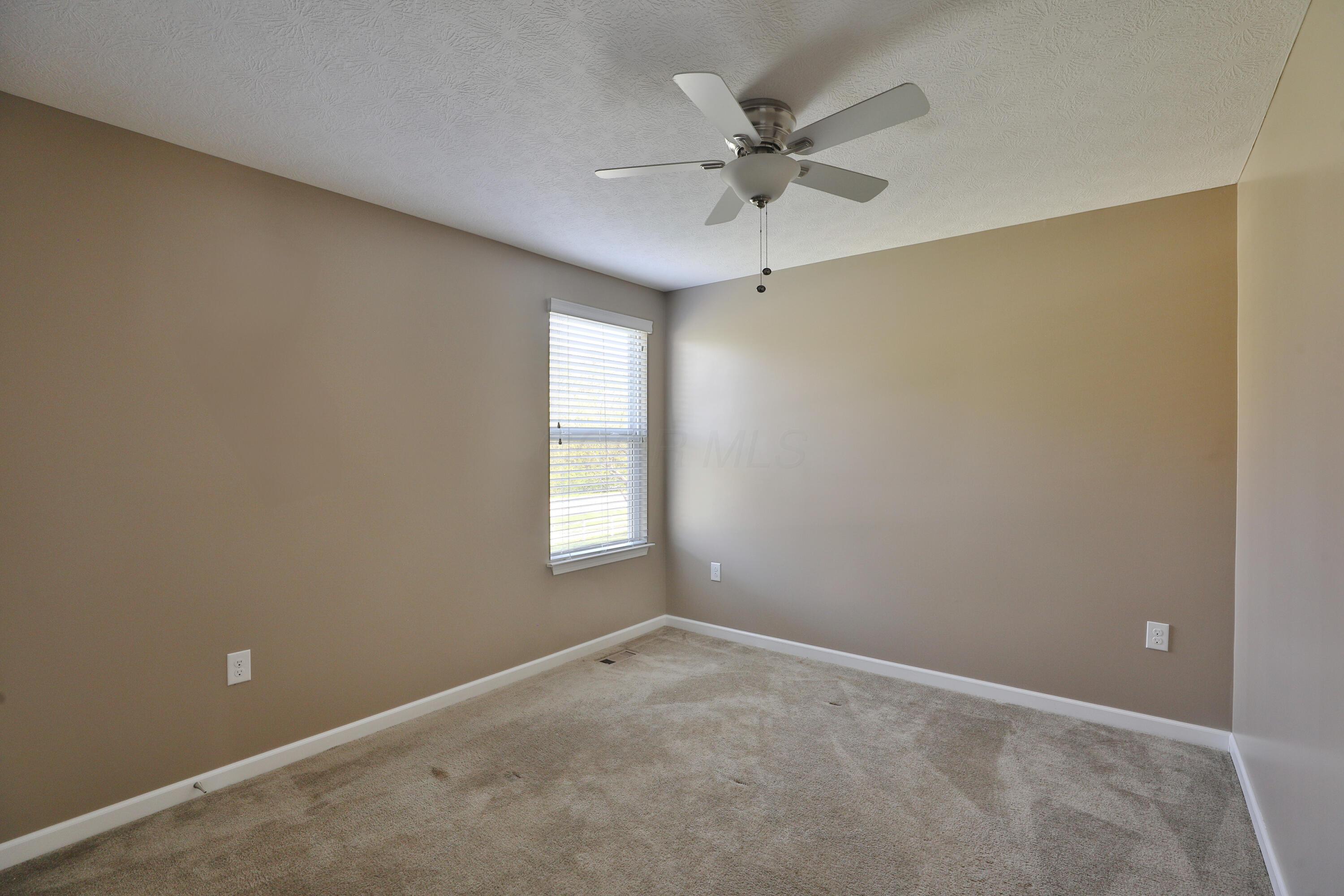 3935 Snowshoe Avenue, Grove City, Ohio image 28