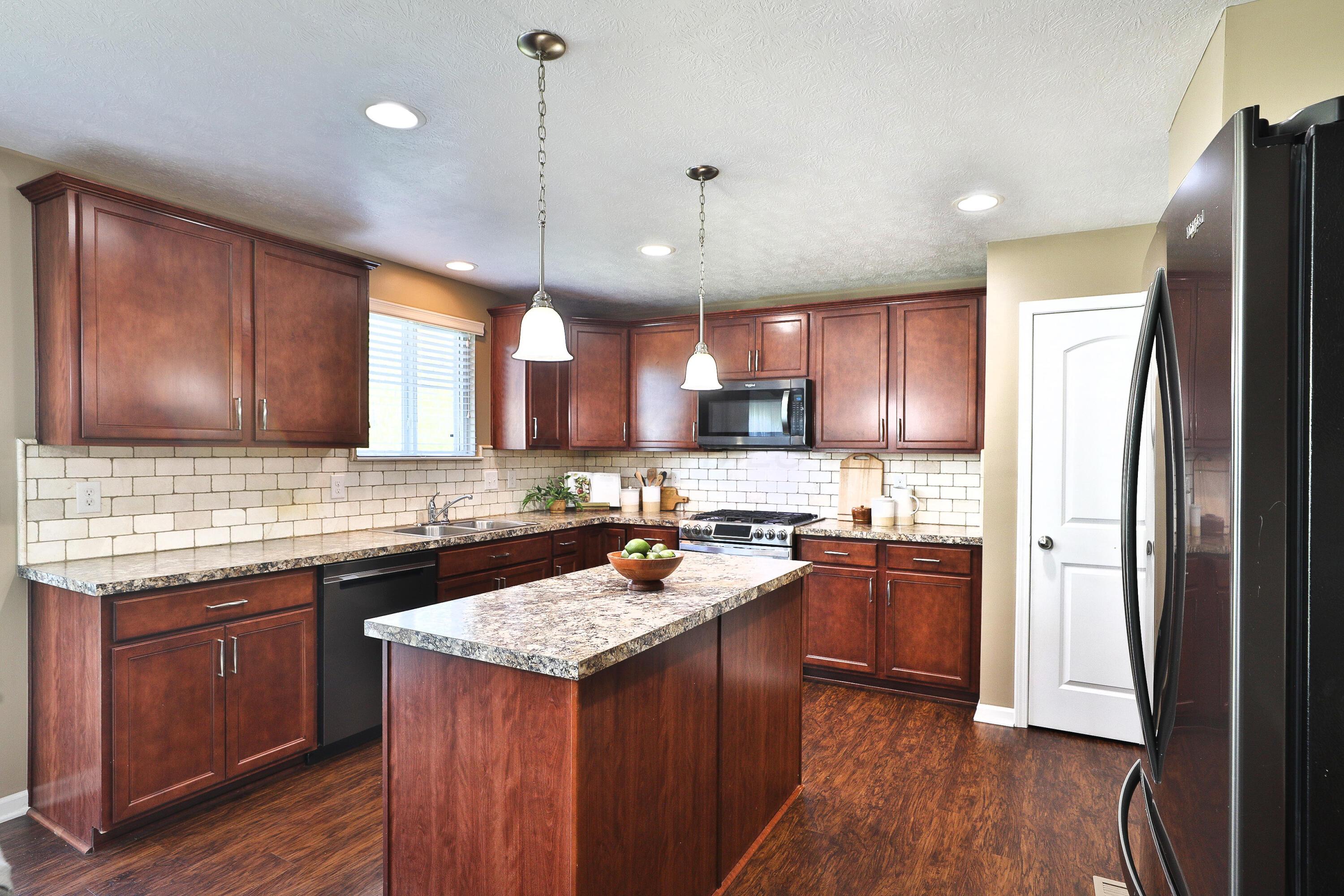 3935 Snowshoe Avenue, Grove City, Ohio image 17