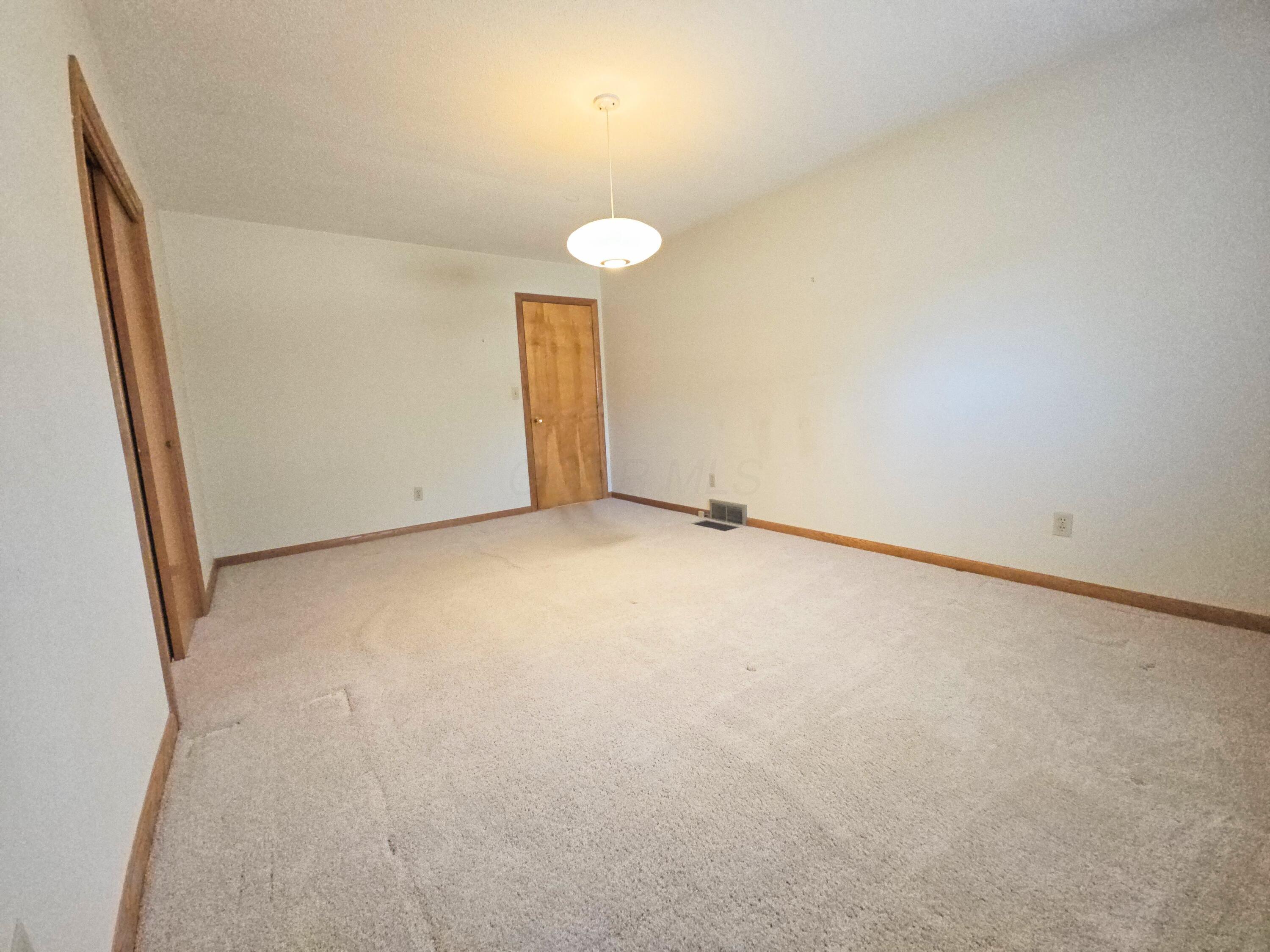 218 Steven Lane, Heath, Ohio image 16