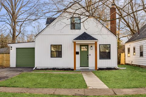 Photo of 547 Chase Road, Columbus, OH 43214 (MLS # 226010357)