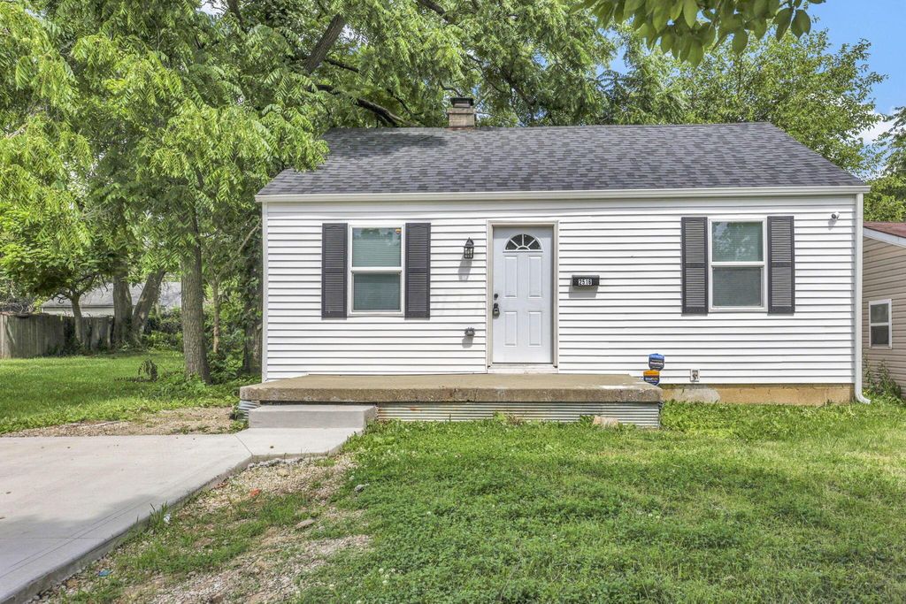 Photo of 2516 Hiawatha Street, Columbus, OH 43211 (MLS # 226022958)