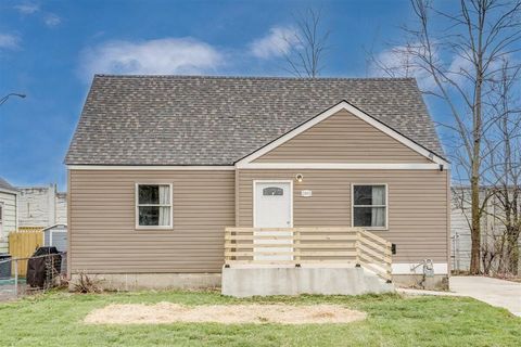 Photo of 2805 Beulah Road, Columbus, OH 43211 (MLS # 226012205)