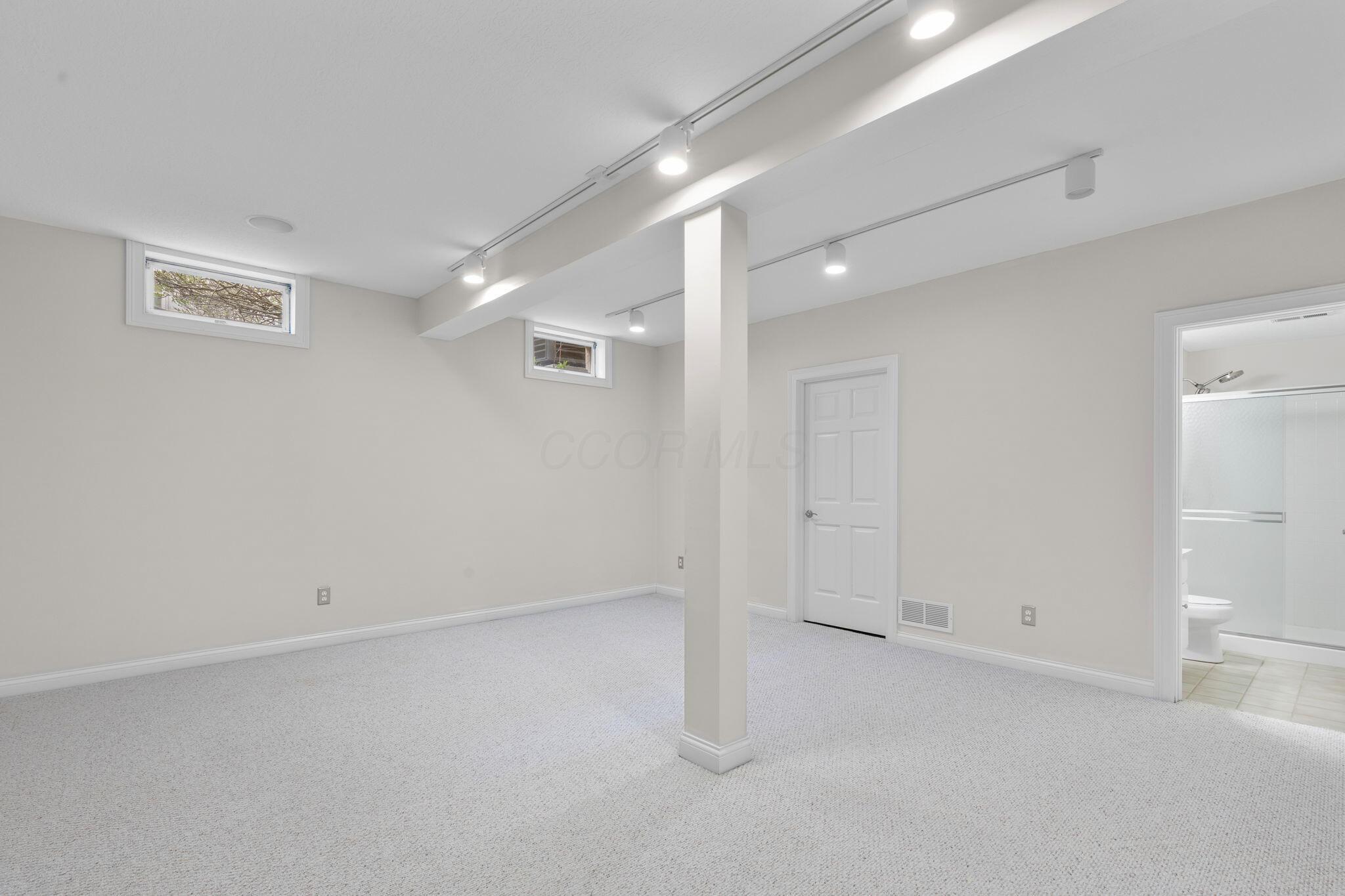 10200 Abbottshire Village Place, Powell, Ohio image 31