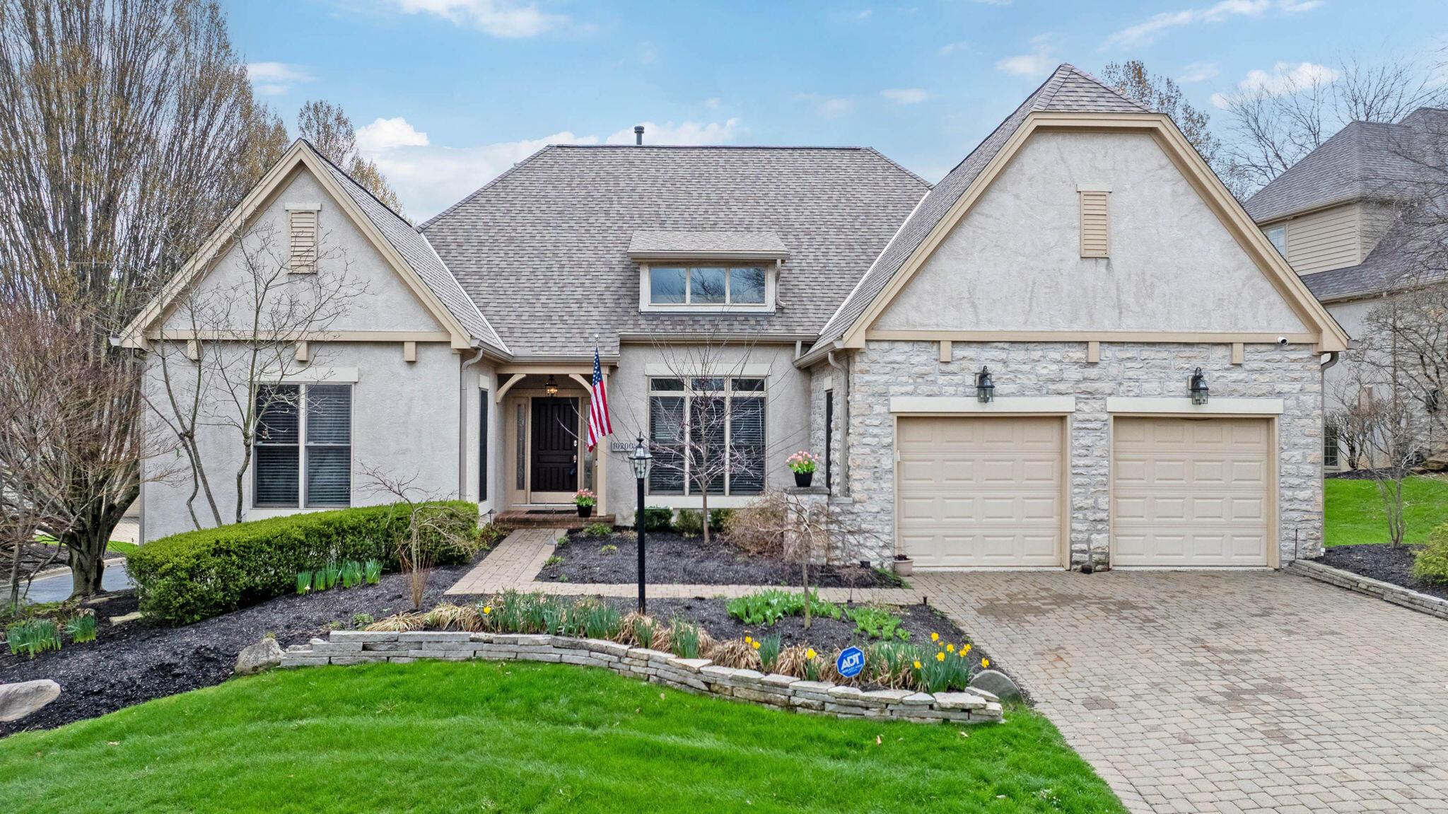 10200 Abbottshire Village Place, Powell, Ohio image 1