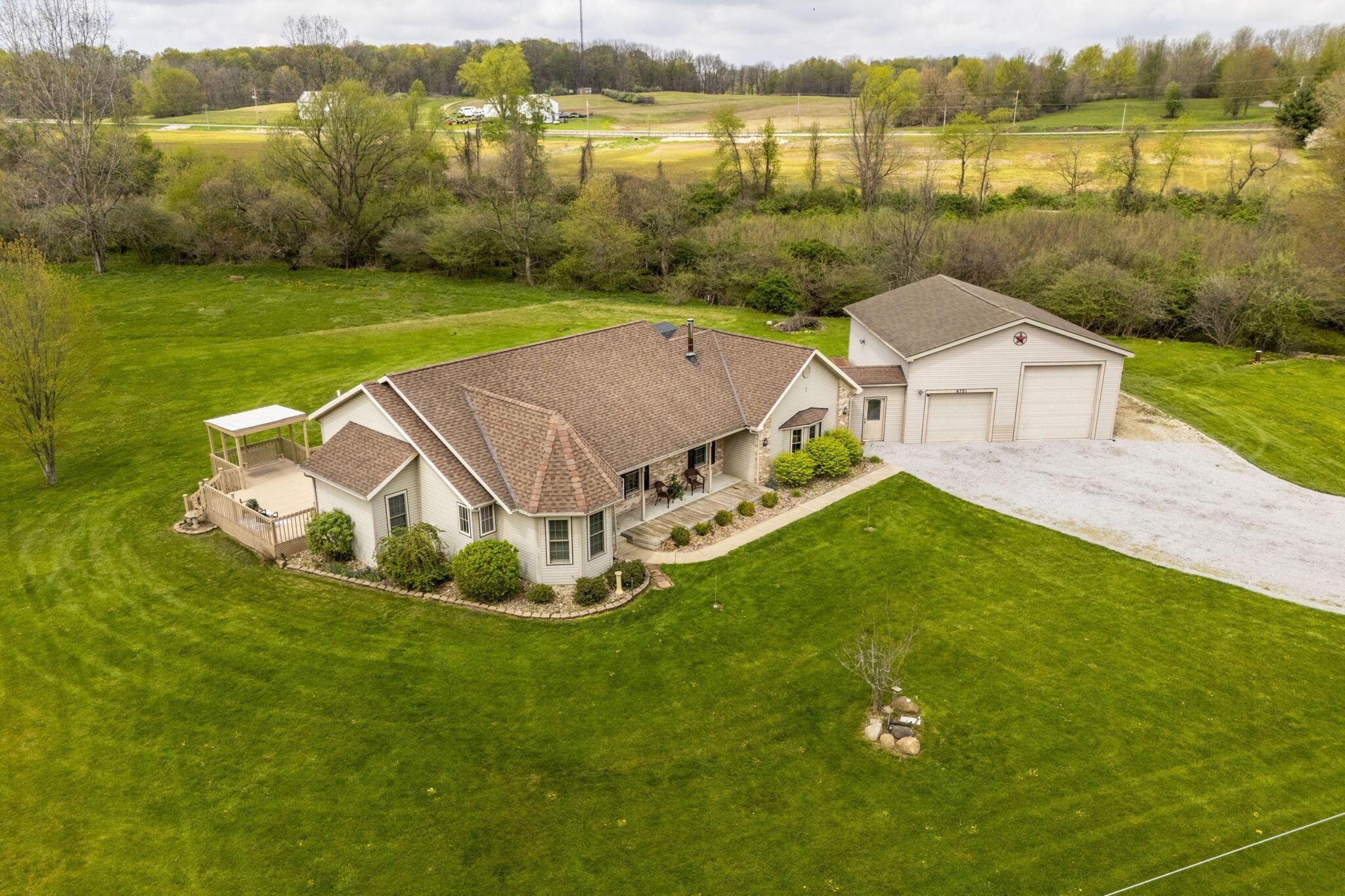 6701 Perry Road, Centerburg, Ohio image 2