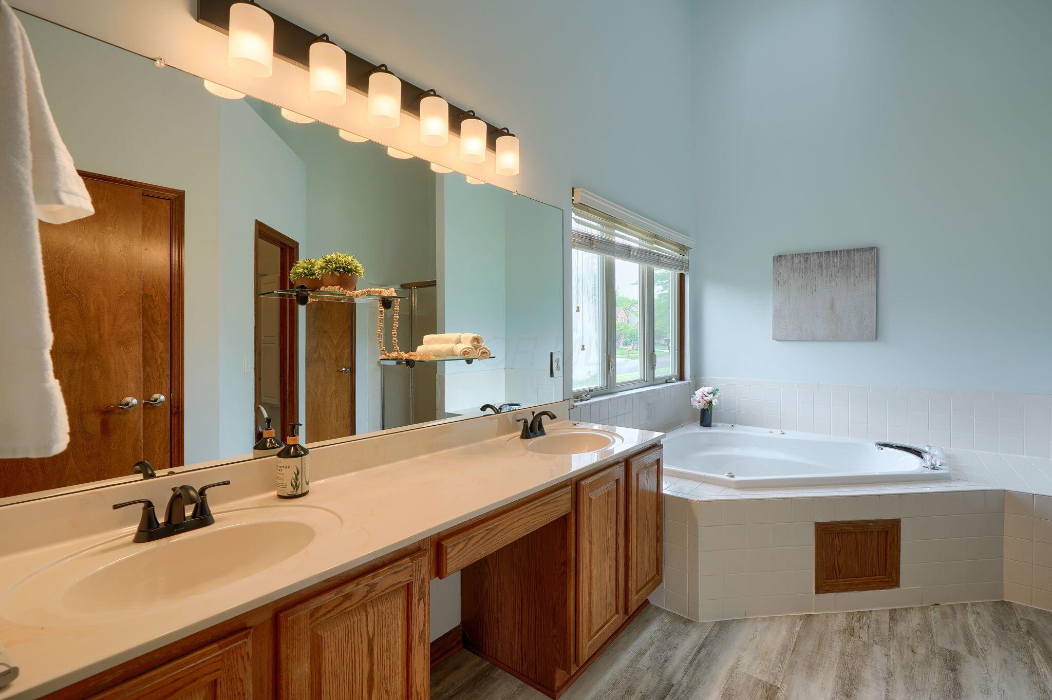 4475 Parkshore Drive, Lewis Center, Ohio image 30