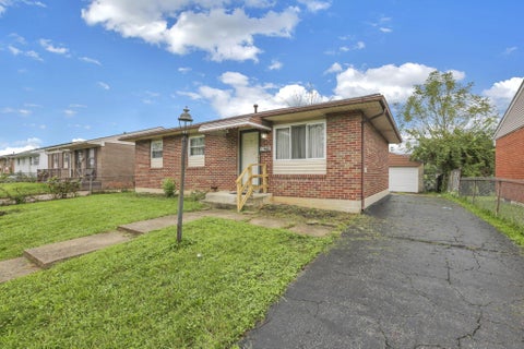 Photo of 1942 Argyle Drive, Columbus, OH 43219 (MLS # 226036735)