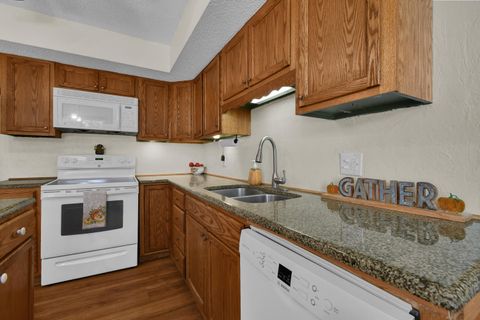 Tiny photo for 49 Kenwick Circle, Granville, OH 43023 (MLS # 225039579)