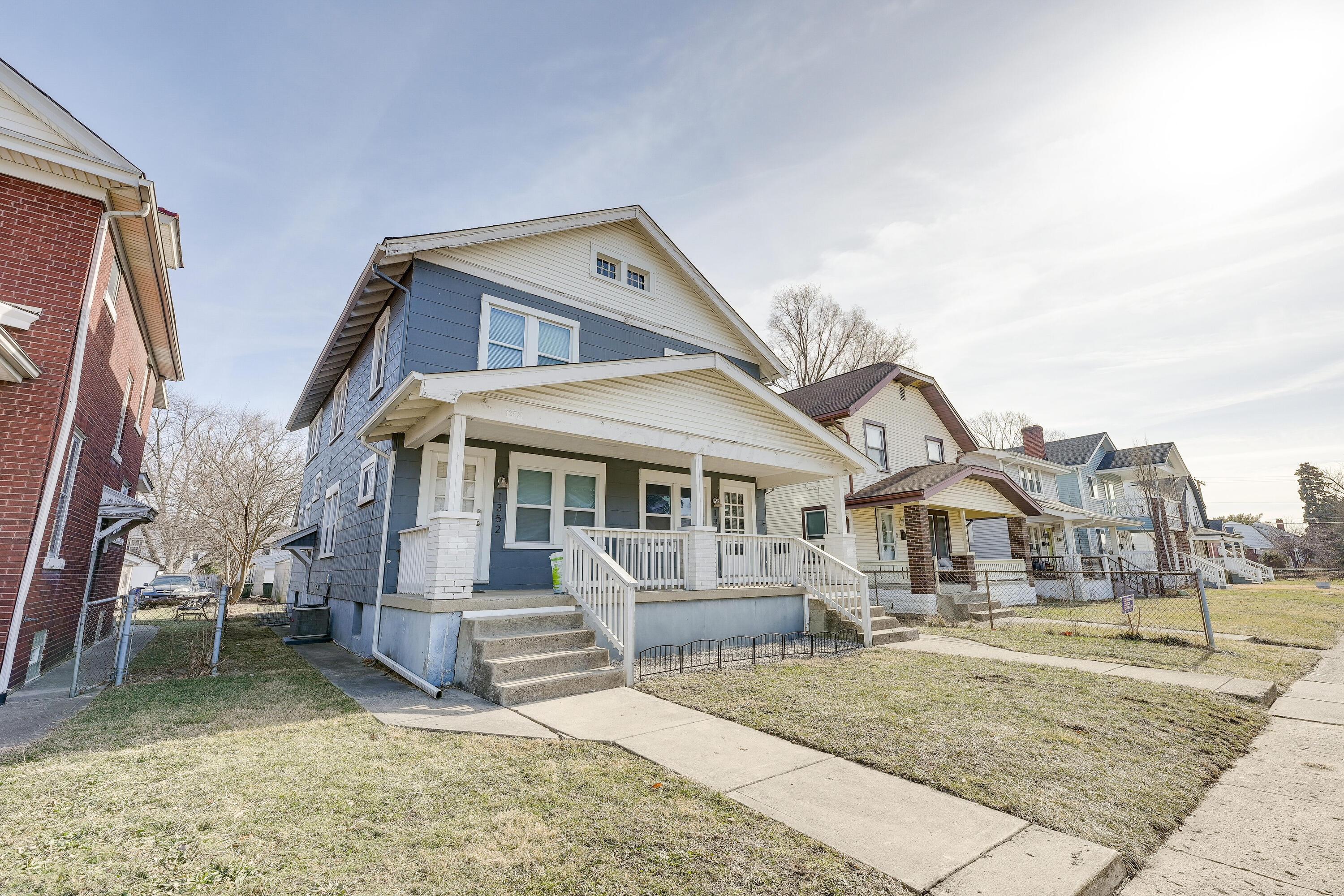 1352-1354 S Champion Avenue