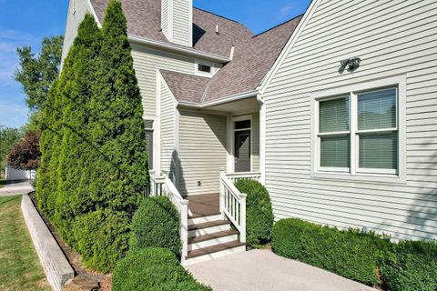 Tiny photo for 5818 Crescent Court, Worthington, OH 43085 (MLS # 225036953)
