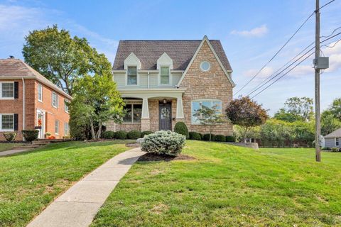 Tiny photo for 5818 Crescent Court, Worthington, OH 43085 (MLS # 225036953)