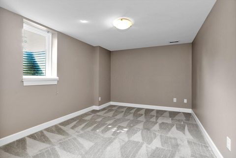 Tiny photo for 5818 Crescent Court, Worthington, OH 43085 (MLS # 225036953)