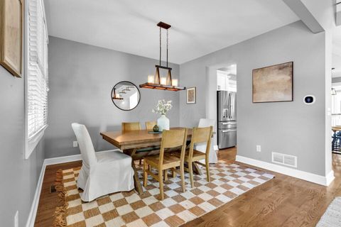 Tiny photo for 5818 Crescent Court, Worthington, OH 43085 (MLS # 225036953)