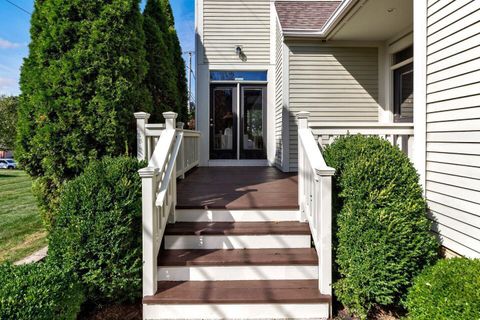 Tiny photo for 5818 Crescent Court, Worthington, OH 43085 (MLS # 225036953)