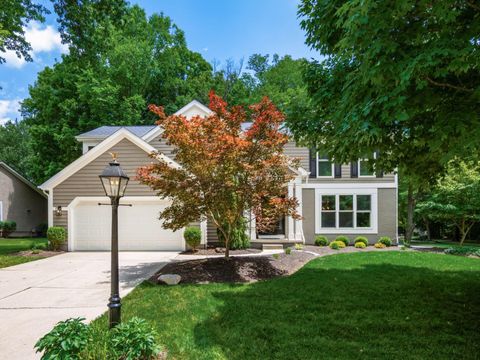 Photo of 499 Delaneys Circle, Powell, OH 43065 (MLS # 226024850)
