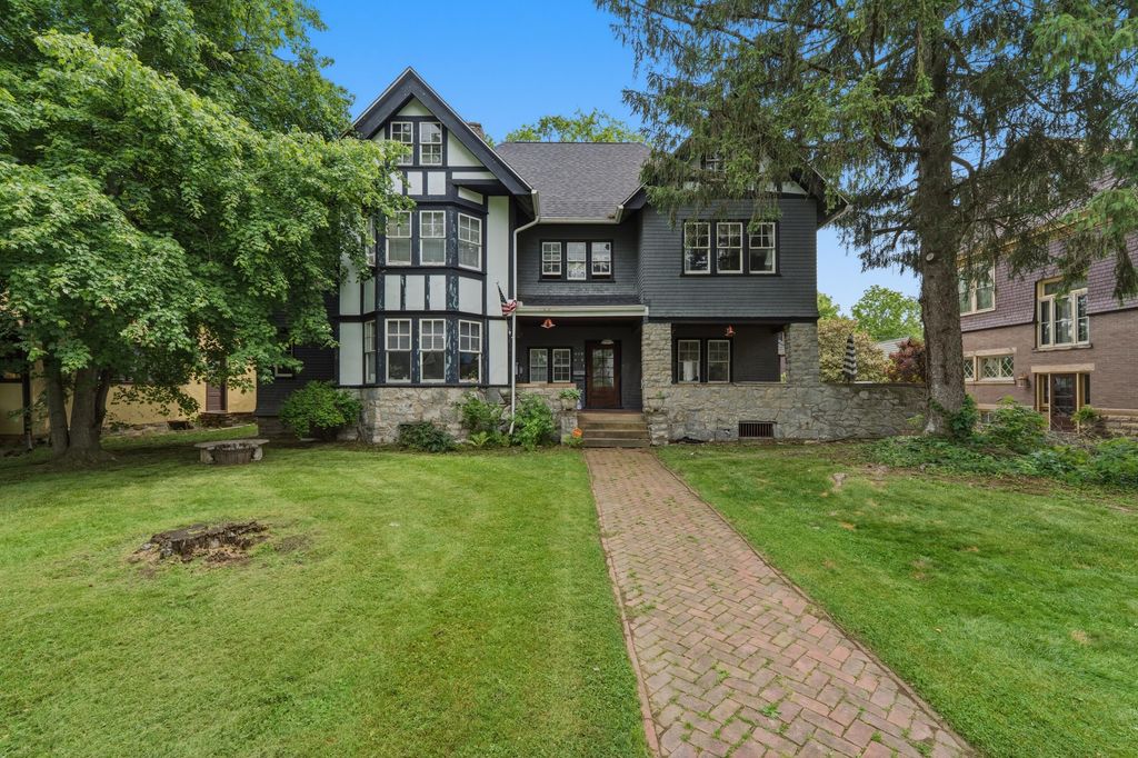 Photo of 456 Hudson Avenue, Newark, OH 43055 (MLS # 226018558)