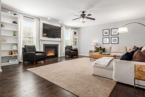 Tiny photo for 169 Chestnut Commons Drive, Commercial Point, OH 43116 (MLS # 225037180)