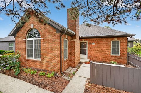 Photo of 2585 Trottersway Drive, Columbus, OH 43235 (MLS # 225038928) Photo of 2585 Trottersway Drive, Columbus, OH 43235 (MLS # 225038928)