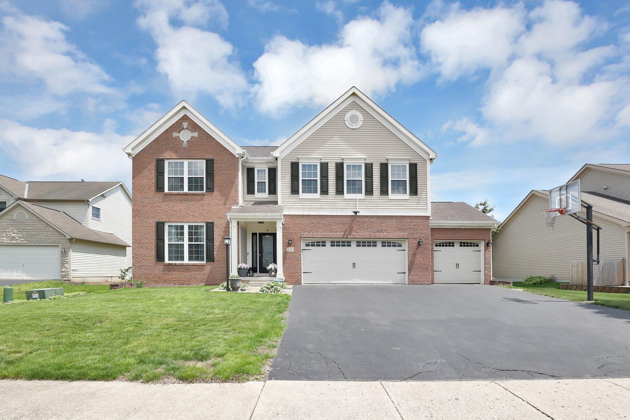 210 Carson Court, Pickerington, Ohio image 2