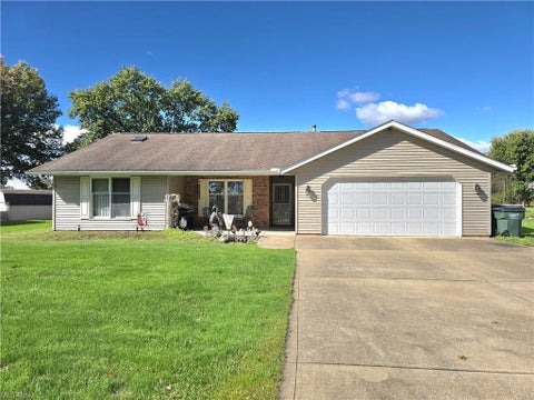 Photo of 6215 Southview Drive, Nashport, OH 43830 (MLS # 226040060)