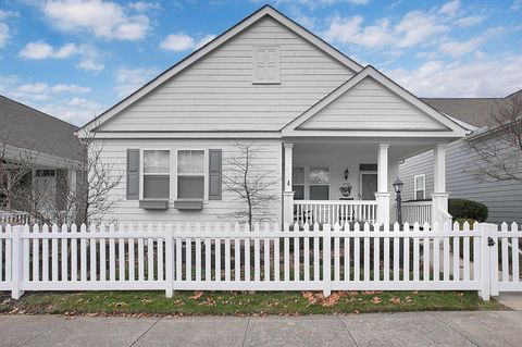 Photo of 3755 Renwick Lane 39 #39, Columbus, OH 43230 (MLS # 226001423)