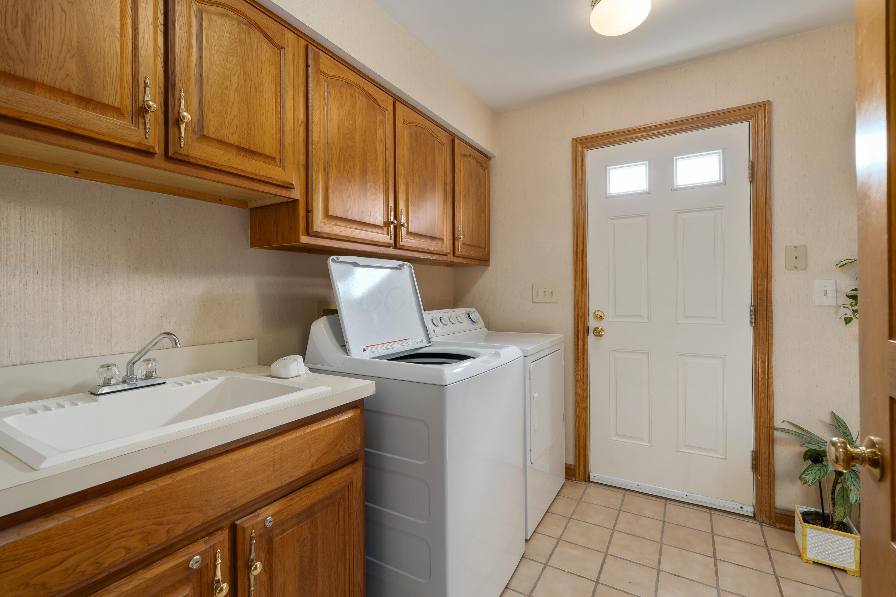 Powell, Ohio 43065, United States, 3 Bedrooms Bedrooms, ,3 BathroomsBathrooms,Residential,Active,178455