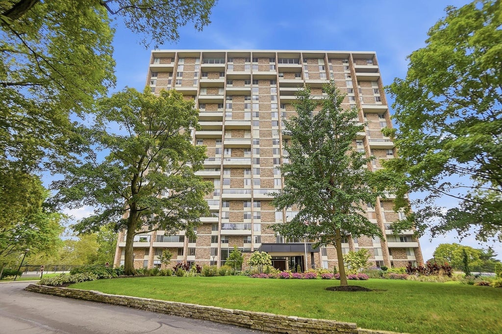 Photo of 1000 Urlin Avenue 12 #12, Columbus, OH 43212 (MLS # 226035984)