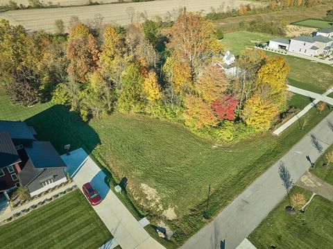 Photo of 986 Lale Point, Delaware, OH 43015 (MLS # 225040815) Photo of 986 Lale Point, Delaware, OH 43015 (MLS # 225040815)