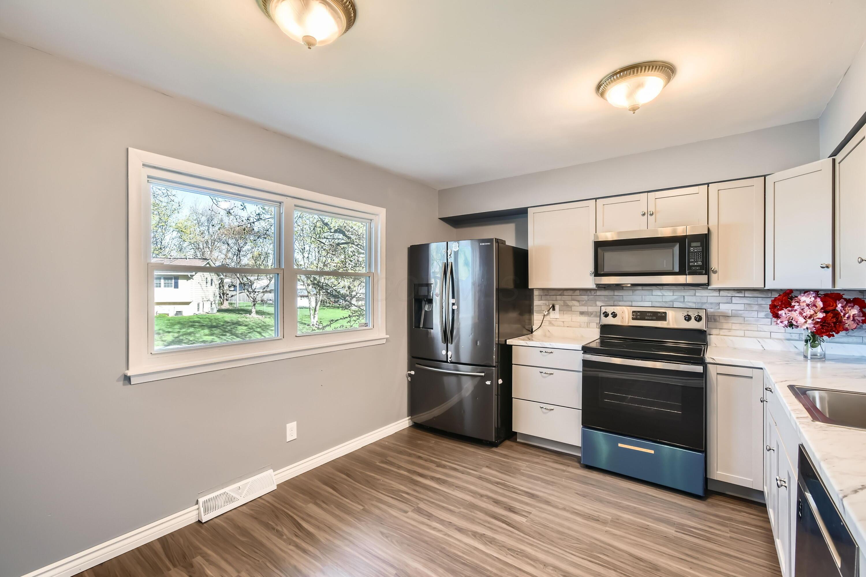 1074 Hunt Valley Drive, Reynoldsburg, Ohio image 4