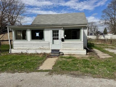 Photo of 256 Loxley Drive, Columbus, OH 43207 (MLS # 226010398)