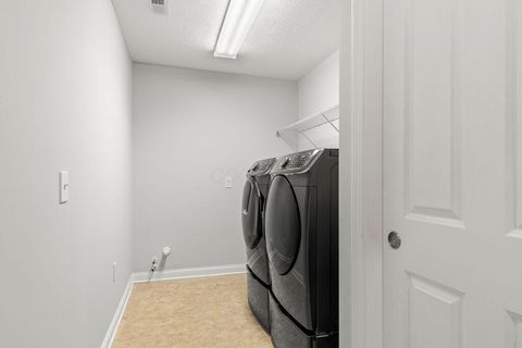 Tiny photo for 310 Stoneshire Loop, Pataskala, OH 43062 (MLS # 226000041)