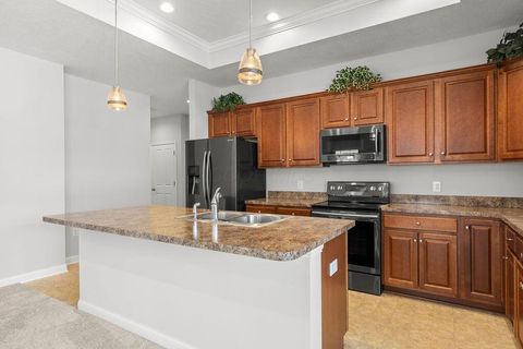 Tiny photo for 310 Stoneshire Loop, Pataskala, OH 43062 (MLS # 226000041)