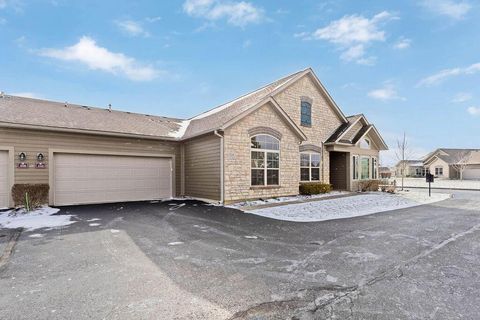 Tiny photo for 310 Stoneshire Loop, Pataskala, OH 43062 (MLS # 226000041)