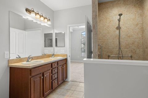 Tiny photo for 310 Stoneshire Loop, Pataskala, OH 43062 (MLS # 226000041)