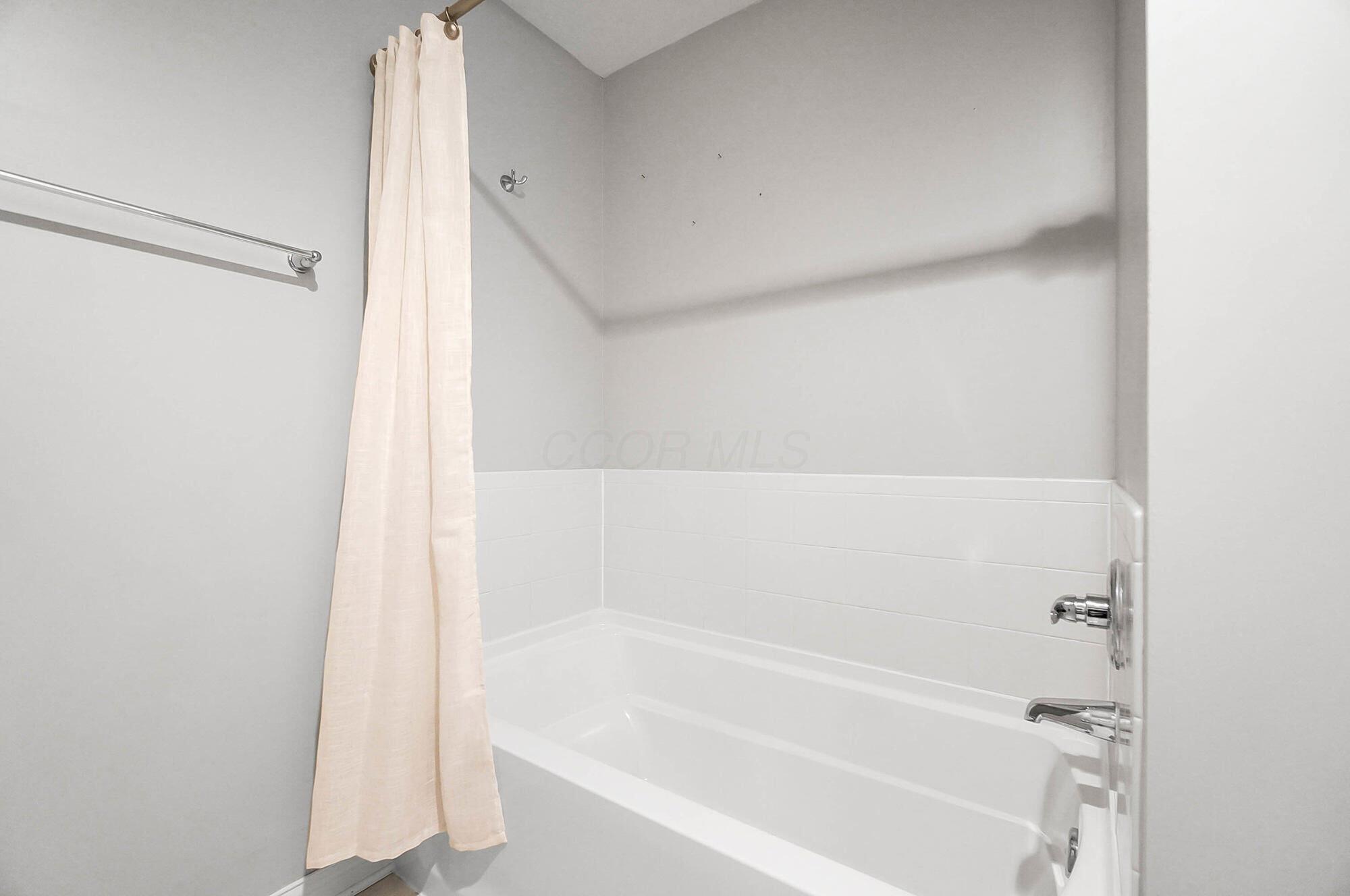 4481 Newport Loop, Grove City, Ohio image 27