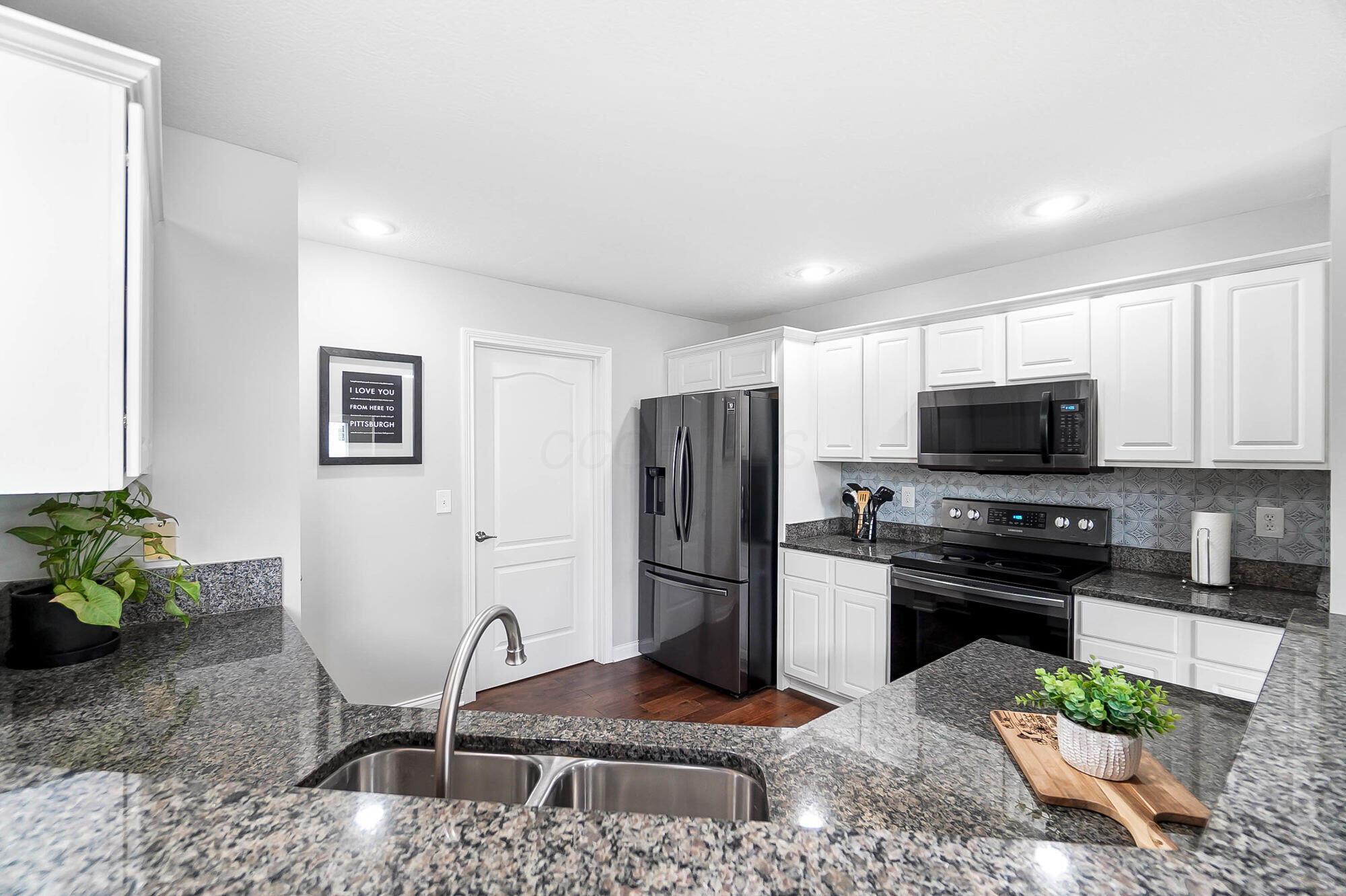 4481 Newport Loop, Grove City, Ohio image 12
