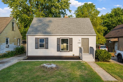 Photo of 2582 Atwood Terrace, Columbus, OH 43211 (MLS # 226033337)