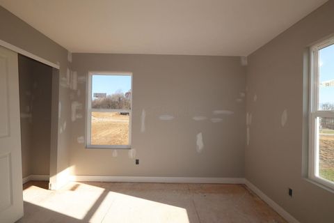 Tiny photo for 301 Reign Way, Pataskala, OH 43062 (MLS # 225045267)