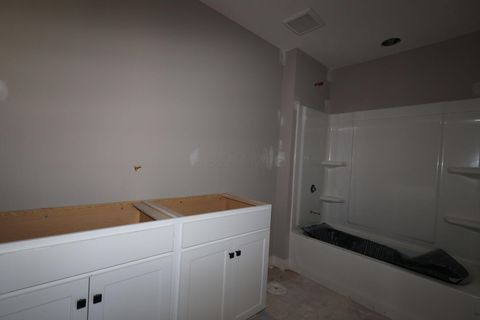 Tiny photo for 301 Reign Way, Pataskala, OH 43062 (MLS # 225045267)