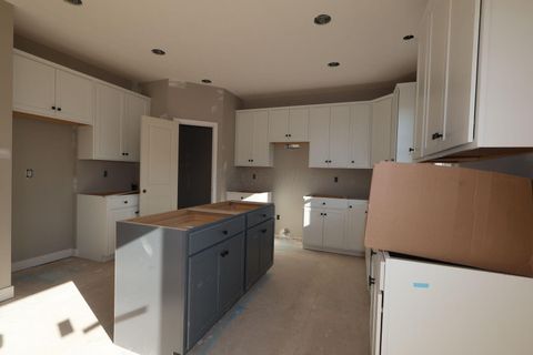 Tiny photo for 301 Reign Way, Pataskala, OH 43062 (MLS # 225045267)