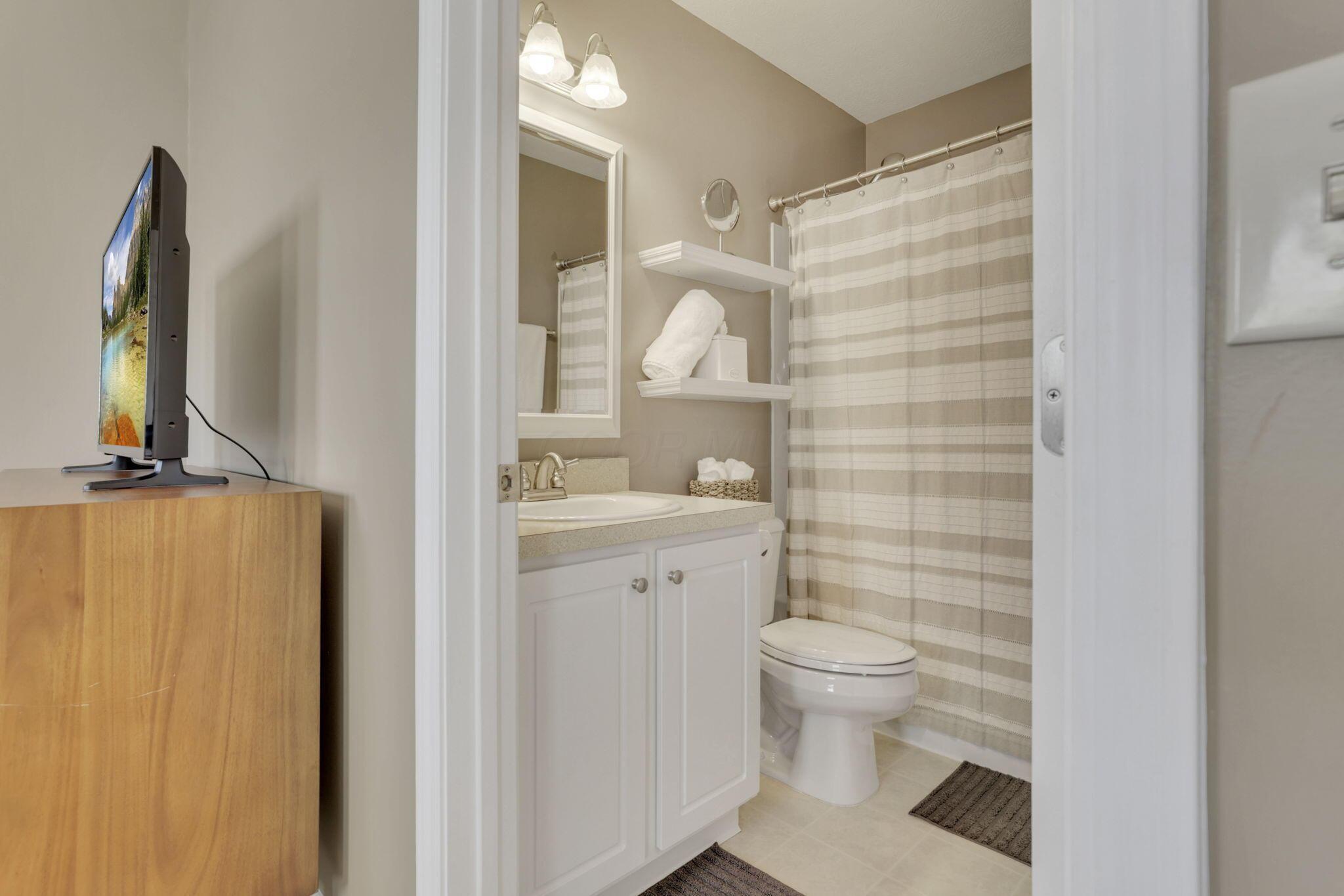 6330 Marsh Wren Drive, Columbus, Ohio image 19