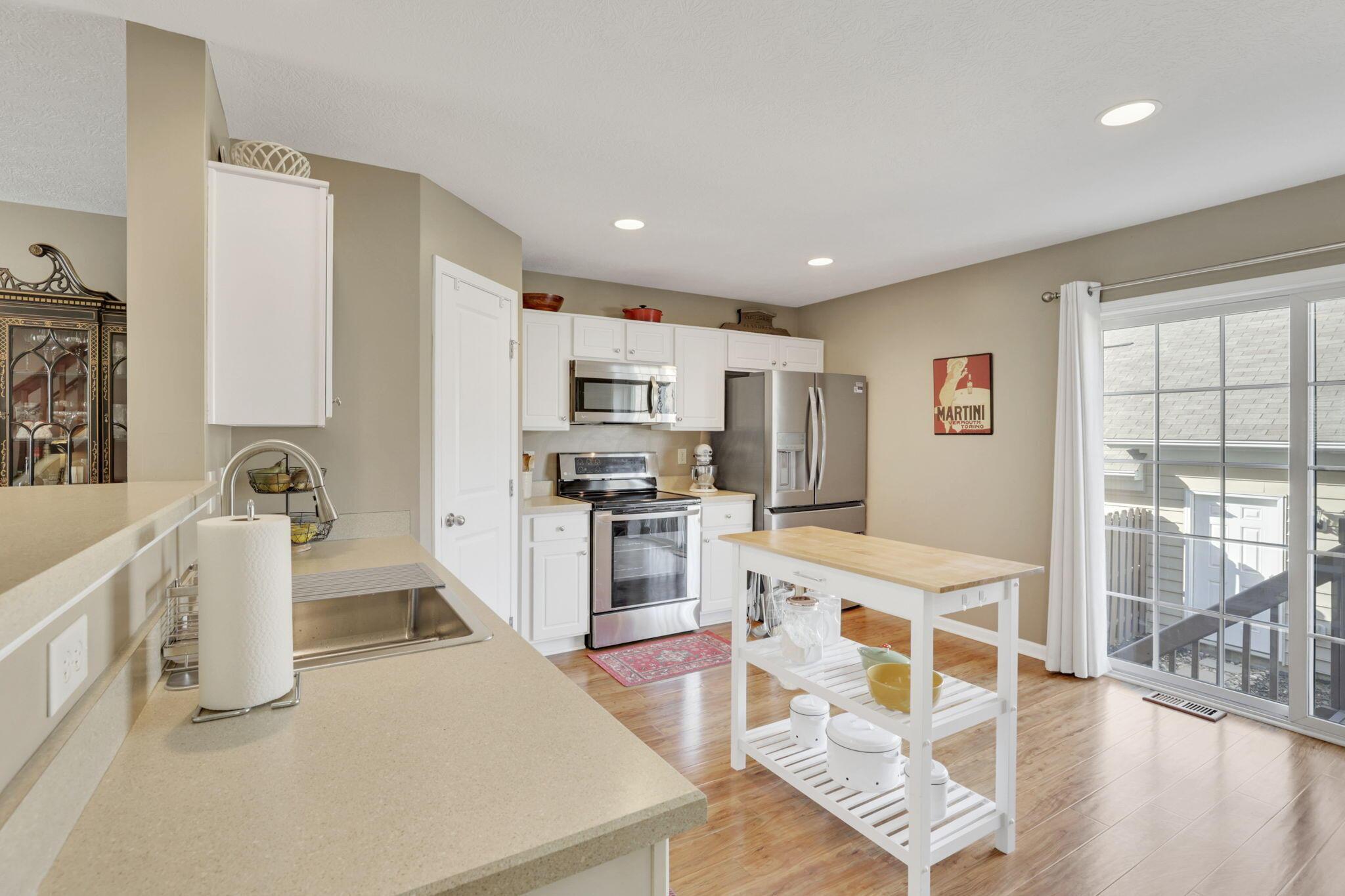6330 Marsh Wren Drive, Columbus, Ohio image 9