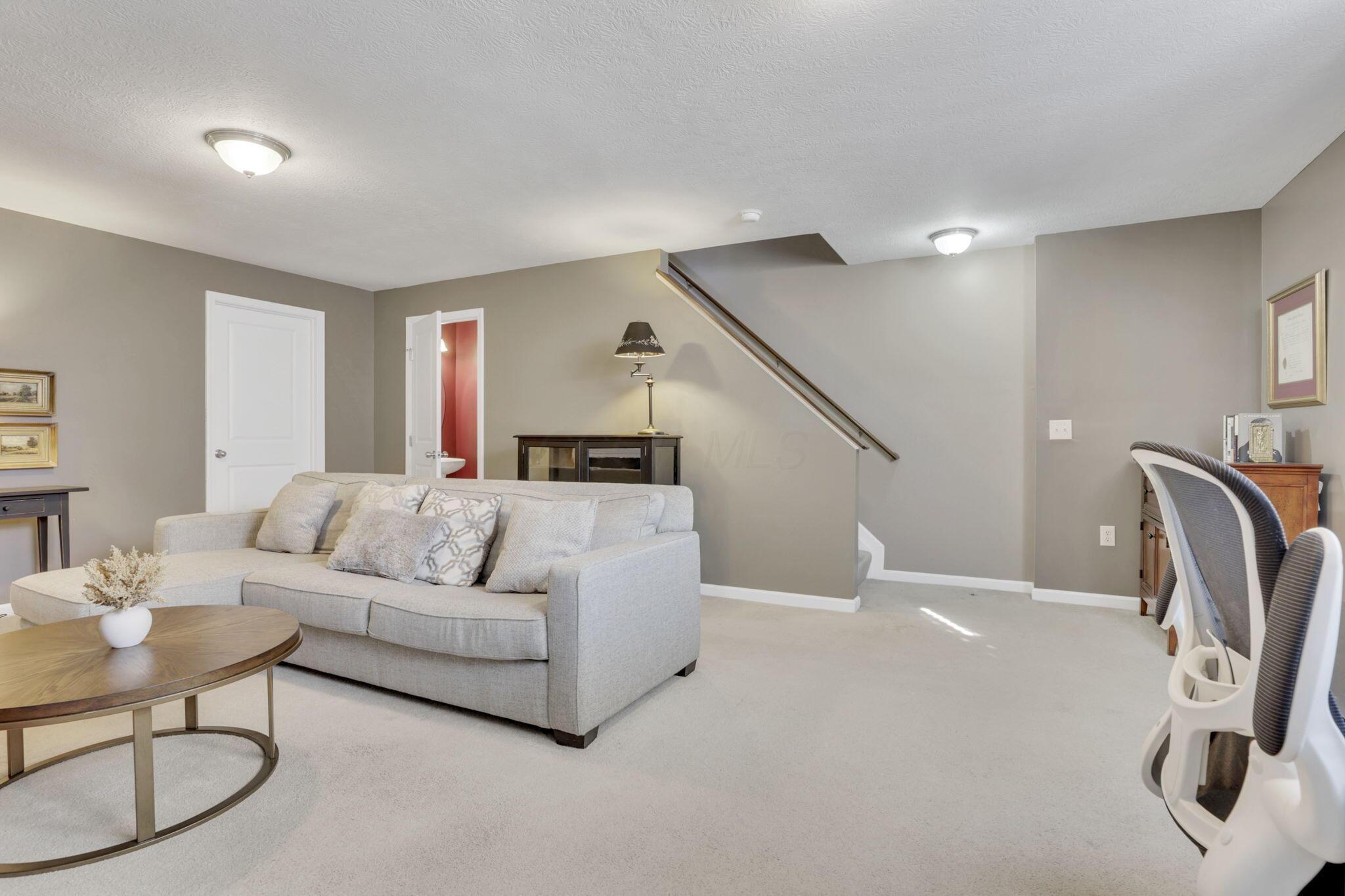 6330 Marsh Wren Drive, Columbus, Ohio image 28